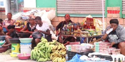 Haitianos se apoderan del sector comercial en la frontera; piden intervención de Abinader