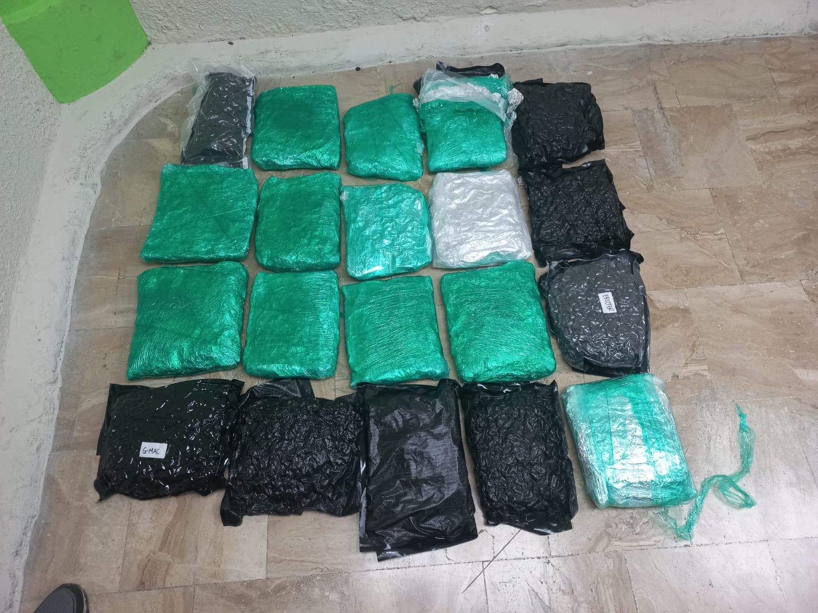 Detienen en aeropuerto Punta Cana hombre con 20 paquetes de marihuana