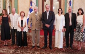 Vargas Llosa recibe la nacionalidad dominicana