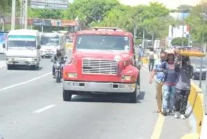 Mujeres, la presa fácil a ojos de limpiavidrios