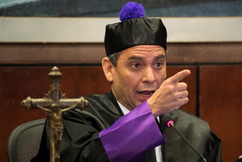 Molina llama a nuevos jueces ejercer con ética