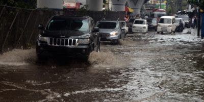 Lluvias por vaguada provocan caos en Gran Santo Domingo