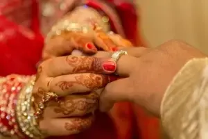 Muere el novio y la novia se encuentra grave tras consumir veneno en su boda en la India