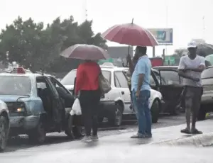 Jueves con lluvias débiles y oleaje anormal, dice Meteorología