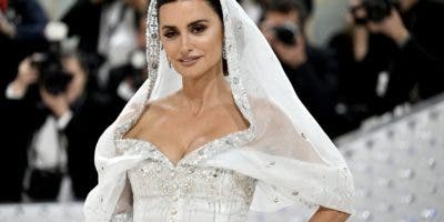 Penélope Cruz brilla en la alfombra de la Met Gala