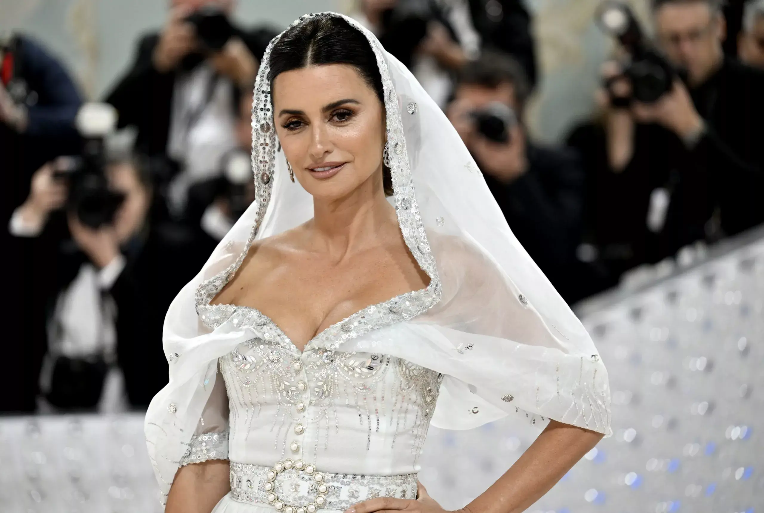 Penélope Cruz brilla en la alfombra de la Met Gala