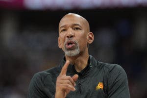 Bucks, Pistons, Raptors estarían interesados por Monty Williams, exentrenador de Suns