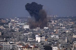 Israel y Gaza viven la mayor escalada del año; unos 300 cohetes y 22 muertos