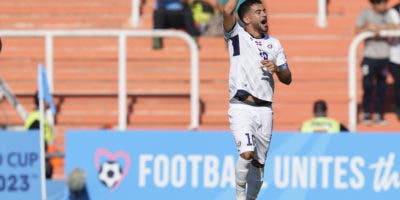 Edison Azcona marca el primer gol de RD en un Mundial de fútbol