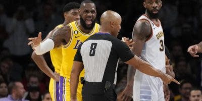 La NBA estudia pitar faltas técnicas por exagerar los contactos o fingir infracciones