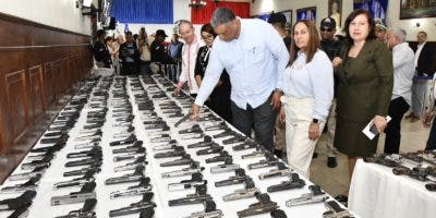 Ministerio Público entrega a Interior y Policía 719 armas decomisadas en provincia Duarte
