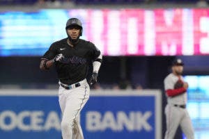 De La Cruz y Pérez combinan poder y dominio para dar triunfo a los Marlins