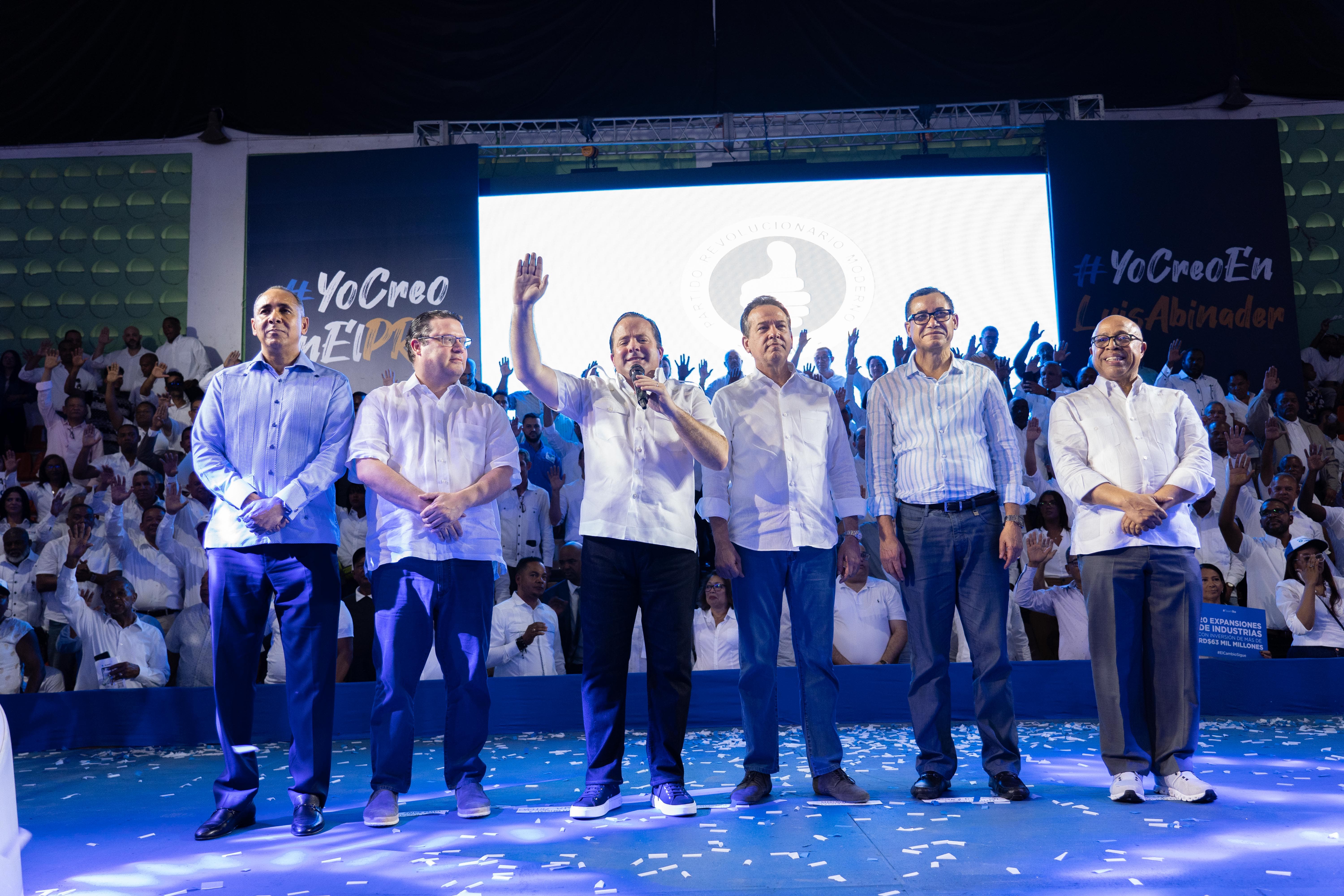 Ito Bisonó juramenta nuevos dirigentes en el PRM