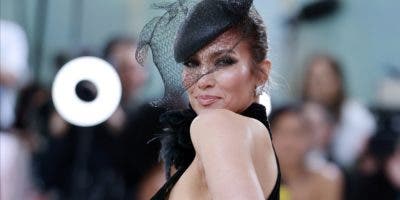 Los famosos recuerdan y emulan a Karl Lagerfeld en una elegante Met Gala