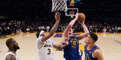 Los Nuggets colocan a los Lakers al borde del abismo