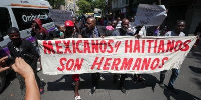 Haitianos protestan en México para exigir permisos de trabajo