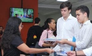 PUCMM llama a participar en feria de empleo