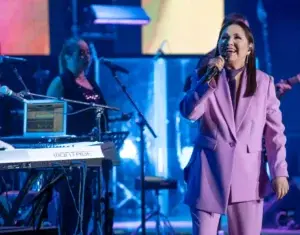 ¡Preparen nuevamente sus escobas y suapes! Ana Gabriel llegará a RD el 7 de diciembre