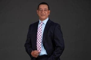 Franc Rosario anuncia su candidatura presidencial por Alianza País