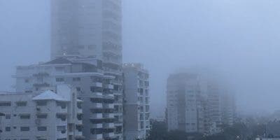 Fuerte neblina cubre El Gran Santo Domingo