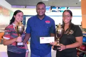 Hermón y Santos ganan torneo de boliche a las madres