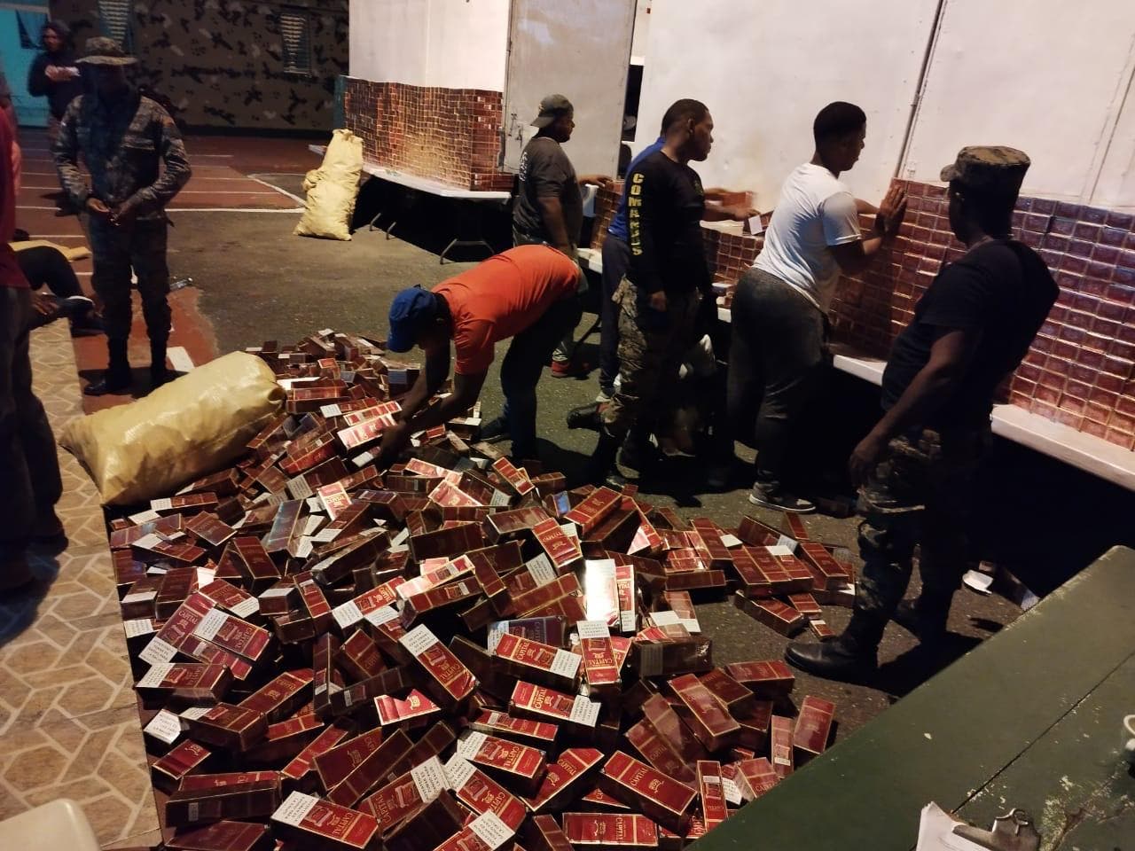 Ejército incauta contrabando de más de 628 mil unidades de cigarrillos en el 15 de Azua