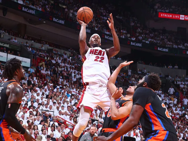 Heat toma ventaja de 3-1, supera a Knicks 109-101 para ganar el Juego 4