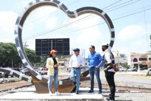 Alcalde Abel Martínez supervisa trabajos rescate y embellecimiento entrada al barrio Pueblo Nuevo