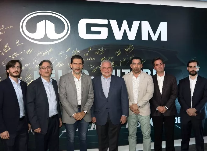 Randall E. Lama, Randall A. Lama, Jesús Ochoa, Fernando Lama, Jeovanny Ochoa, Eduardo A. Lama y  Marcio A. Lama.