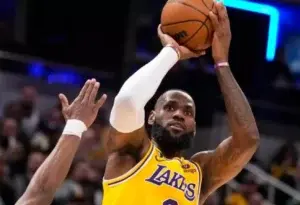 LeBron James nunca será Michael Jordan, pero será único; no persigue fantasmas