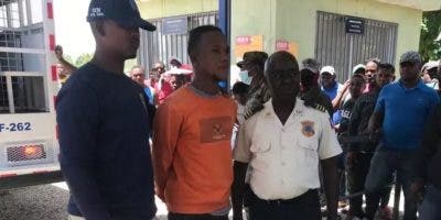 Autoridades deportan a otro supuesto pandillero haitiano