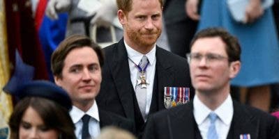 El príncipe Harry, un extraño en la coronación de su padre