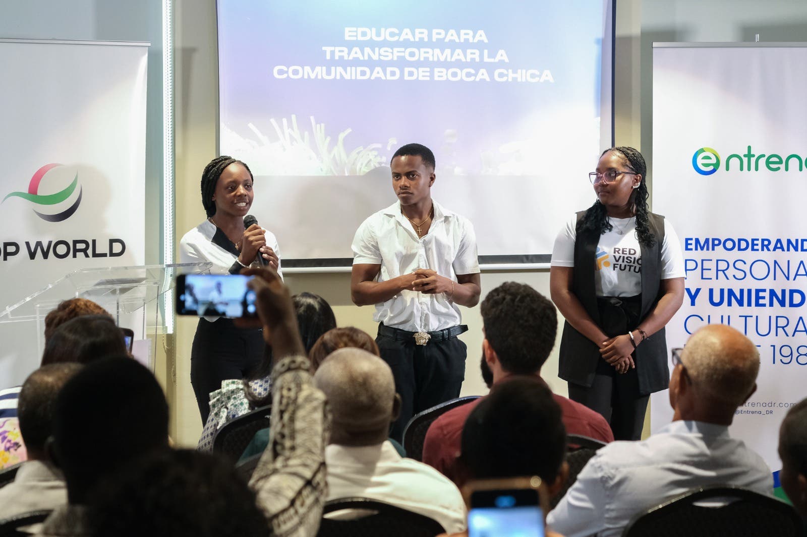 DP World Dominicana capacita 3,556 jóvenes de Boca Chica