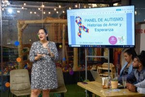 Realizan charla de concienciación por el autismo en parque “Había una vez”