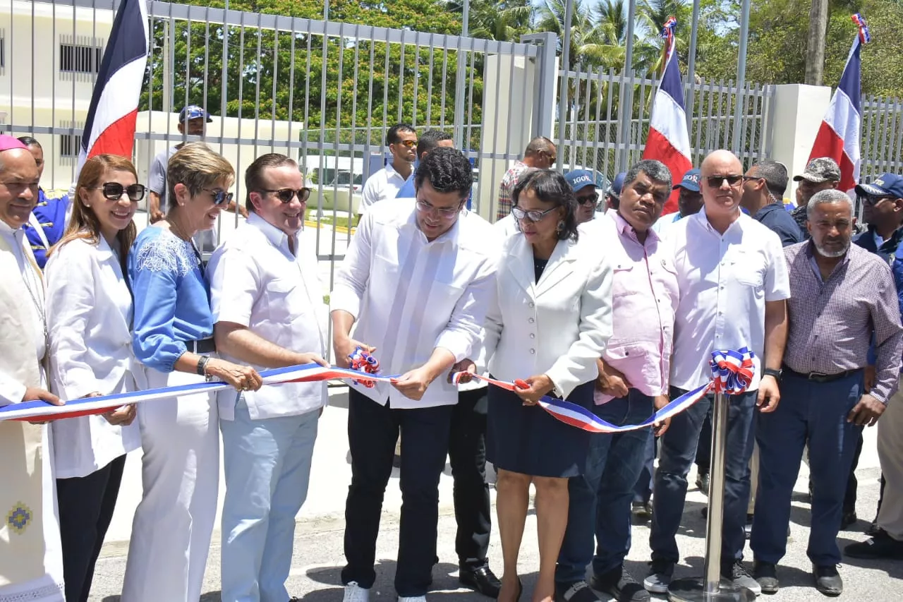 Turismo inaugura centro comunal en Maimón, Puerto Plata