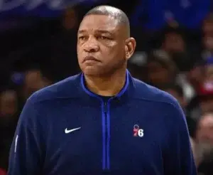 Los Sixers despiden al entrenador Doc Rivers