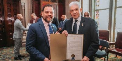 Senado de NY reconoce a Eduardo Estrella por trayectoria política, liderazgo y contribución