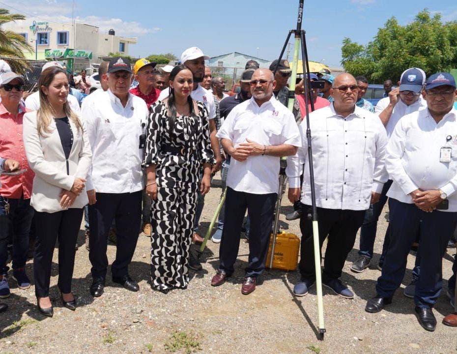 Gobierno inicia proceso de titulación de casas y solares en Esperanza, Valverde