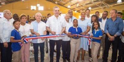 Abinader inaugura escuela en Los Guaricanos que beneficiará a 800 estudiantes del nivel básico