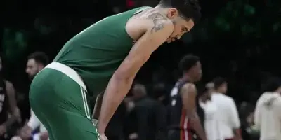 Celtics se desmoronan en la apuesta por la historia de la NBA
