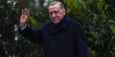 Erdogan gana las presidenciales en Turquía, según fuentes oficiales