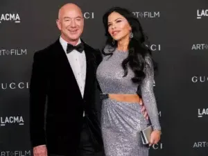 Jeff Bezos y su novia, Lauren Sánchez, se han comprometido