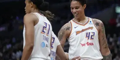Griner hace su debut en la temporada de la WNBA después de ser encarcelada en Rusia