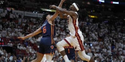 Butler regresa y anota 28; Heat toma ventaja en semi ante Knicks