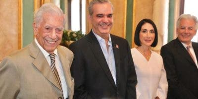 Presidente Abinader concede ciudadanía a escritor Mario Vargas Llosa