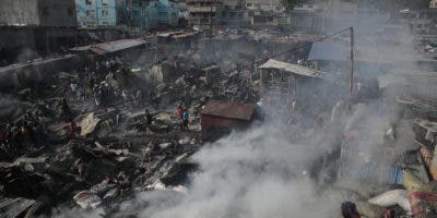 Un mercado público es devastado por un incendio en Haití