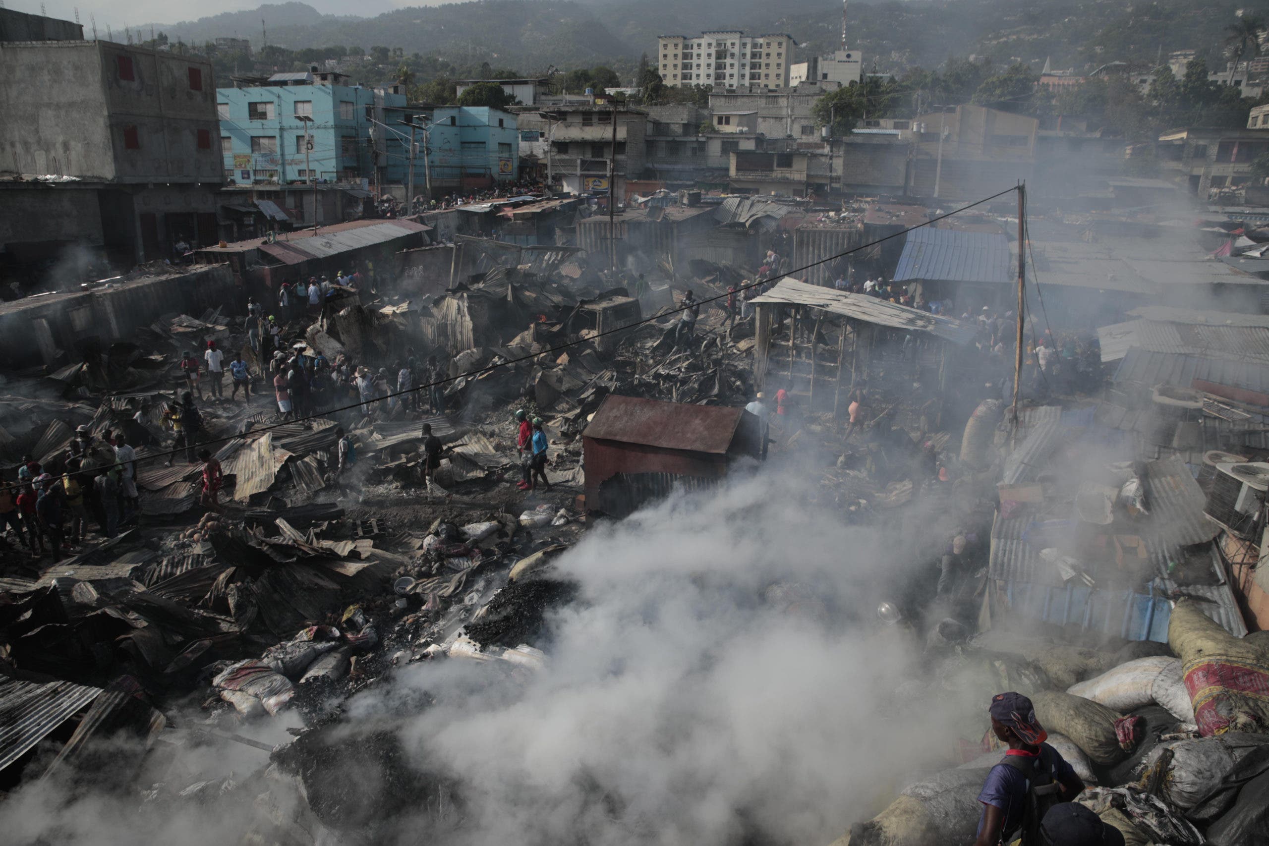 Un mercado público es devastado por un incendio en Haití