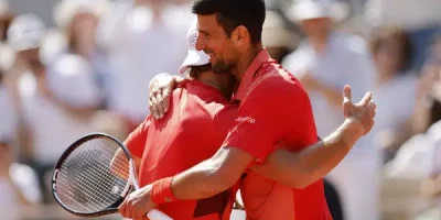 Alcaraz y Djokovic salen victoriosos en Abierto de Francia