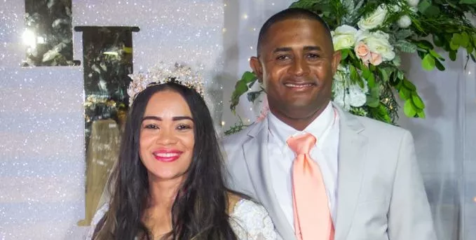 La pareja Milkin Montero y Luis Lugo, durante la celebración de su boda.