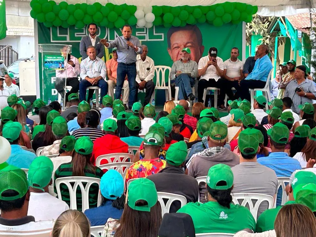 Radhamés Jiménez realiza varias juramentaciones de exdirigentes del PRM, PLD y otras organizaciones en Constanza